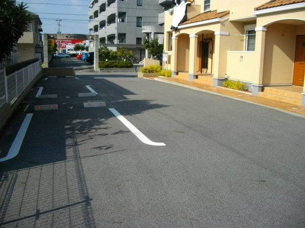ヴァーサ白鳥Ⅰの駐車場