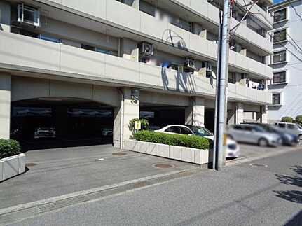 パルハイツ広の駐車場