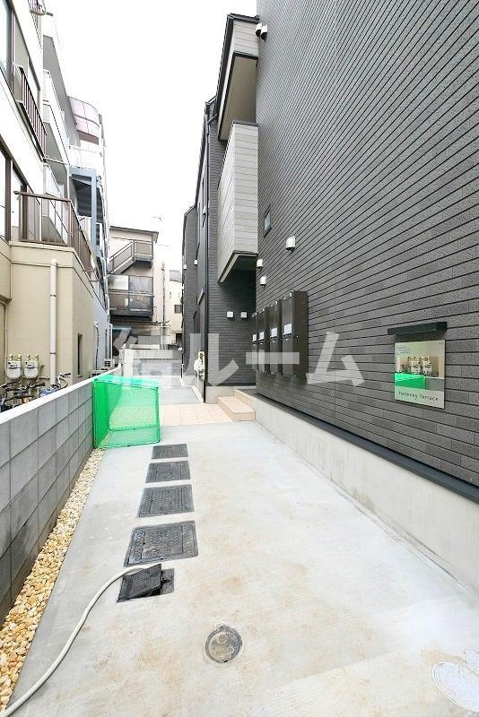 板橋区仲宿のアパートのエントランス