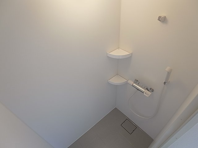 マンション平和の浴室|シャワー付き、湯船に浸からないという方は是非