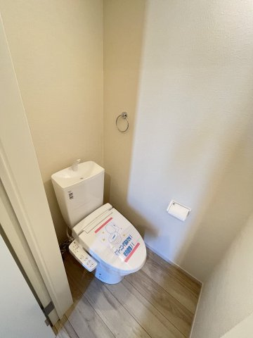 【トイレ】 | 福岡市南区警弥郷2丁目3期　1号棟（全2棟）【仲介手数料無料・0円】 | 施工例。1階のトイレです。施工例は完成時と異なる場合があります。