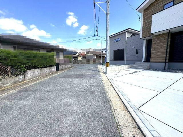【その他】 | 福岡市南区警弥郷2丁目3期　1号棟（全2棟）【仲介手数料無料・0円】 | 現地写真。前面道路です。