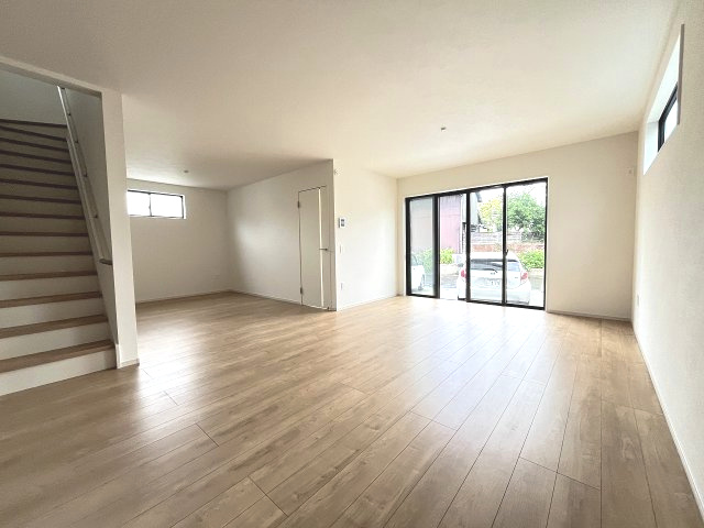 【居間・リビング】 | 福岡市南区警弥郷2丁目3期　1号棟（全2棟）【仲介手数料無料・0円】 | 施工例。リビングです。施工例は完成時と異なる場合があります。