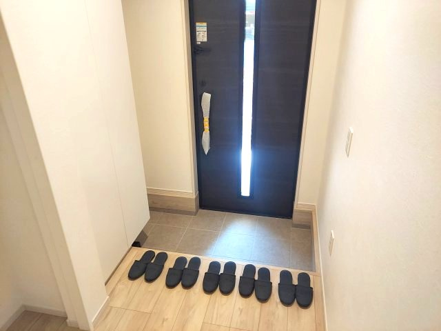 宝塚市南ひばりガ丘1丁目新築一戸建の玄関