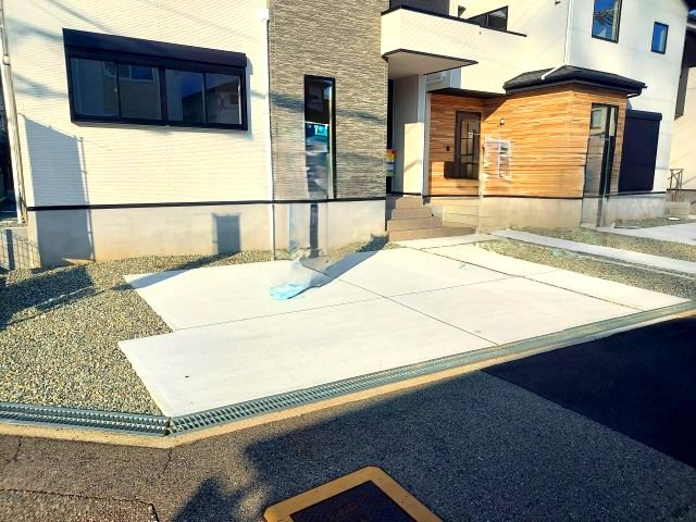宝塚市南ひばりガ丘1丁目新築一戸建の駐車場