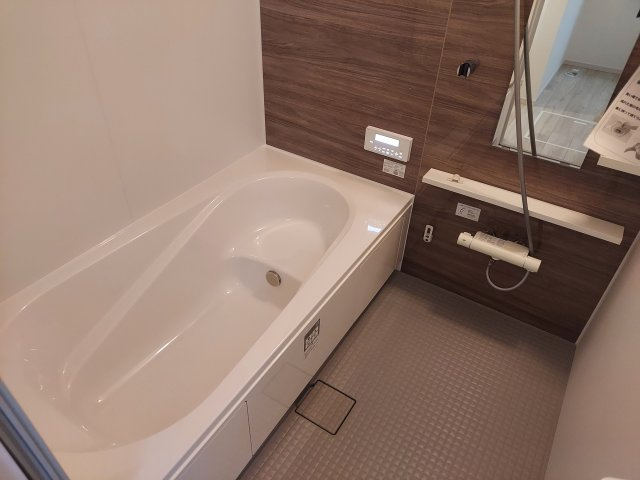 宝塚市南ひばりガ丘1丁目新築一戸建の浴室|浴室乾燥機付き