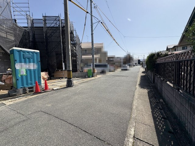 【その他】 | 福岡市南区警弥郷2丁目3期　2号棟（全2棟）【仲介手数料無料・0円】 | 現地写真。前面道路です。