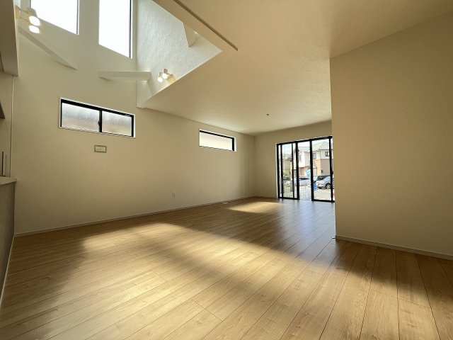 【居間・リビング】 | 福岡市南区警弥郷2丁目3期　2号棟（全2棟）【仲介手数料無料・0円】 | 現地写真。