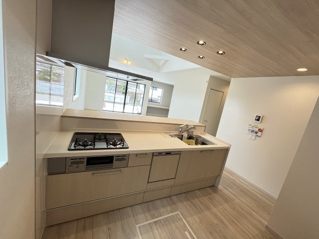 【キッチン】 | 福岡市南区警弥郷2丁目3期　2号棟（全2棟）【仲介手数料無料・0円】 | 施工例。施工例は完成時と異なる場合があります。
