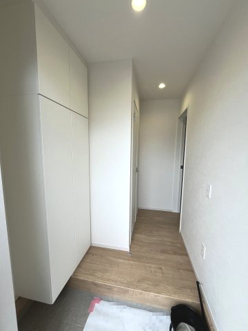 【玄関】 | 福岡市南区警弥郷2丁目3期　2号棟（全2棟）【仲介手数料無料・0円】 | 施工例。施工例は完成時と異なる場合があります。