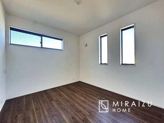 【洋室】 | 暮らしやすさを考えたプランで快適な現地ロケーションを実現。安らぎに満たされる、ゆとりのある日々を過ごせます♪