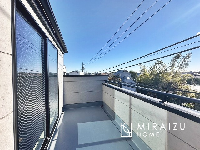 【バルコニー】 | 暮らしやすさを考えたプランで快適な現地ロケーションを実現。安らぎに満たされる、ゆとりのある日々を過ごせます♪