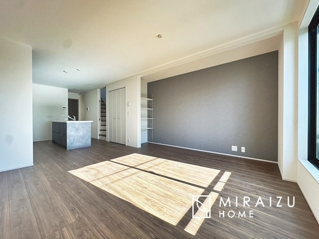 【居間・リビング】 | 平日・休日問わず、いつでもご見学が出来ます♪☆実際に見て、触れて感じる安心のお住まい探しを体験して下さい♪☆物件情報だけでなく、地域の特色などなどエリア情報もお伝え出来たら嬉しいです♪