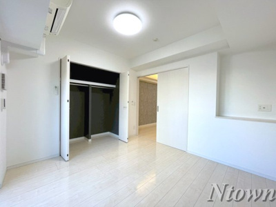 【居間・リビング】 | カスタリア新栄II | こちらのリビングで趣味の時間をお楽しみください