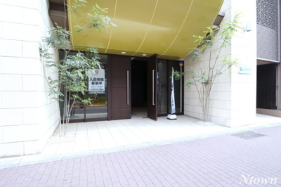 【エントランス】 | カスタリア新栄II | 清潔なエントランスです
