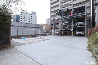 【駐車場】 | カスタリア新栄II | 駐車場に車を止められます