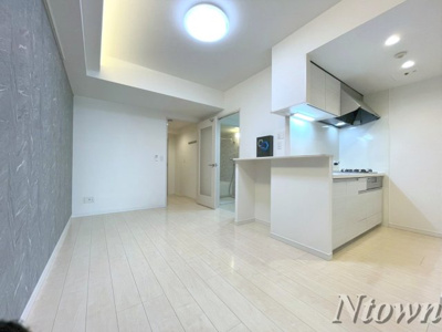 【居間・リビング】 | カスタリア新栄II | こちらのリビングで趣味の時間をお楽しみください