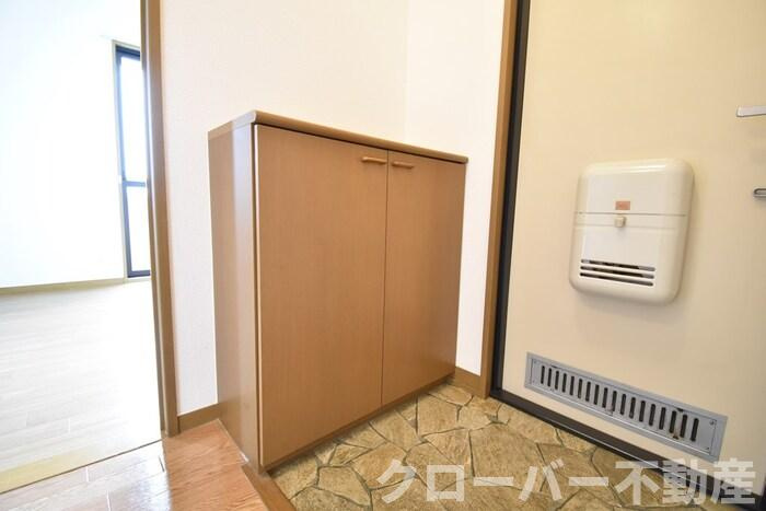 コウジィーコート前川の玄関|シューズボックス（カウンタータイプ）