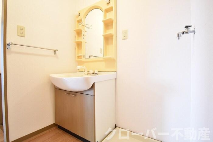 コウジィーコート前川の独立洗面台|洗髪洗面化粧台