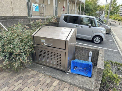 【その他共用部分】 | アルシオーネ新ゆり | 敷地内ごみ置き場でごみ出しもらくらく～♪忙しい社会人さんや学生さんにもうってつけ！