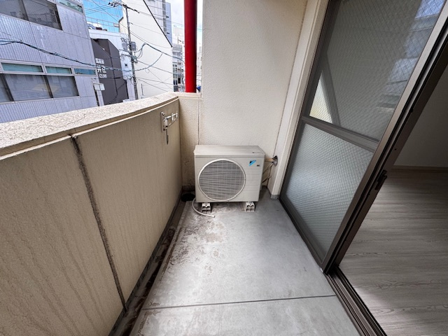 的場Yビルのバルコニー