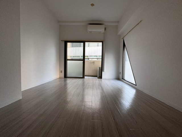 的場Yビルの居間・リビング