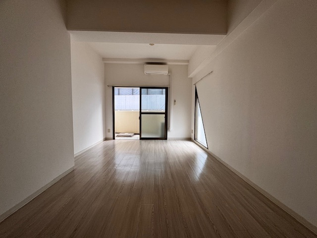 的場Yビルの居間・リビング