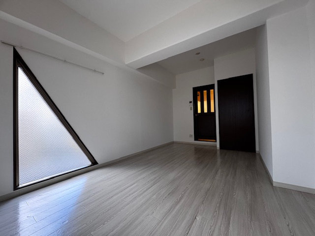 的場Yビルの居間・リビング