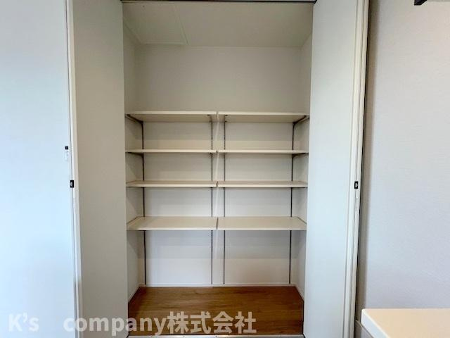 藤沢市辻堂1丁目　新築戸建　A号棟の収納|4段式収納スペース◇