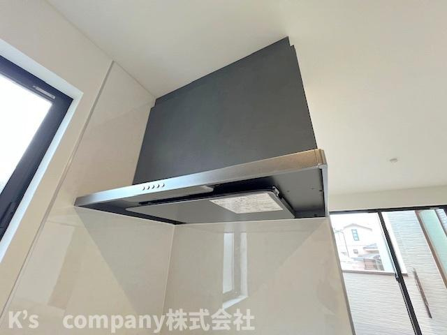 藤沢市辻堂1丁目　新築戸建　A号棟のキッチン|レンジフード♪