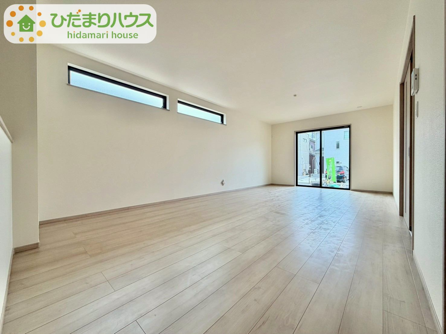 野田山崎2工区　新築戸建　2-G号棟の居間・リビング|家族だんらんで、笑顔のたえない時間も増えそうな広々としたLDKが魅力です(^^)/窓も多くて明るい空間でくつろげます。											
