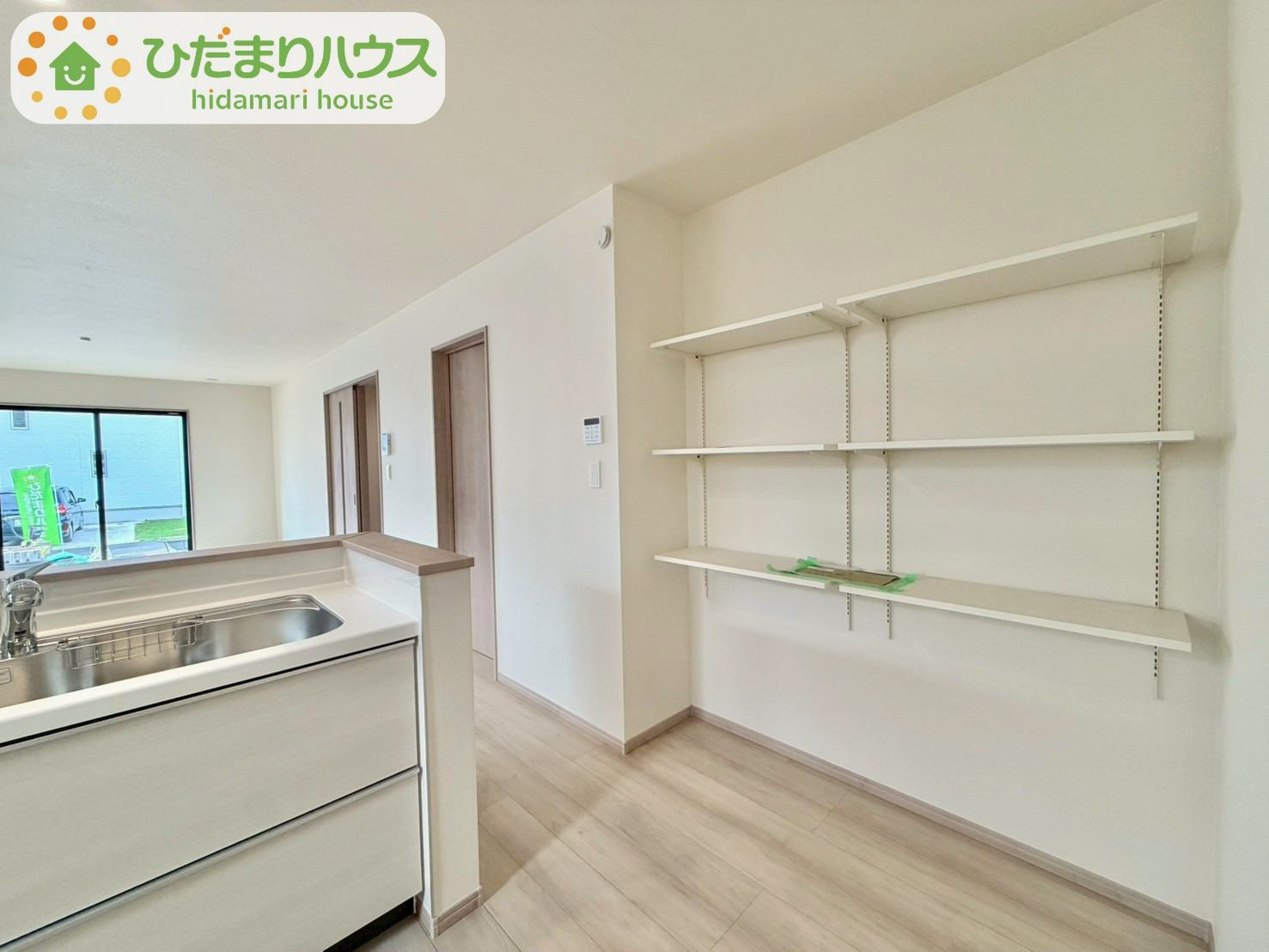 野田山崎2工区　新築戸建　2-G号棟のキッチン|パントリー完備で散らかりがちなキッチン回りもラクラクお片付けできちゃいます！(*^-^*)									
