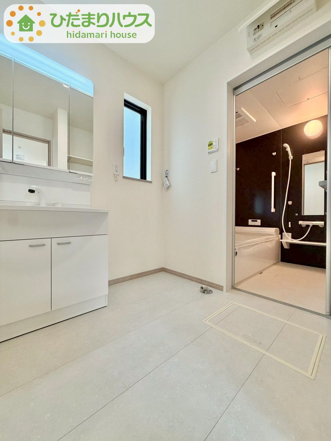 野田山崎2工区　新築戸建　2-G号棟の独立洗面台|大きな三面鏡の独立洗面。鏡の後ろは収納となっているのでスッキリと整理できます！								
