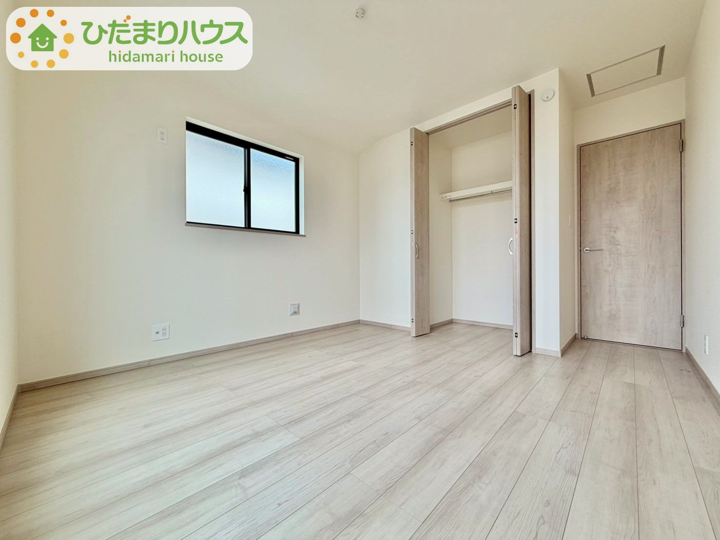 野田山崎2工区　新築戸建　2-G号棟の洋室|ハンガーパイプ付でお洋服の出し入れもラクラクです！						
