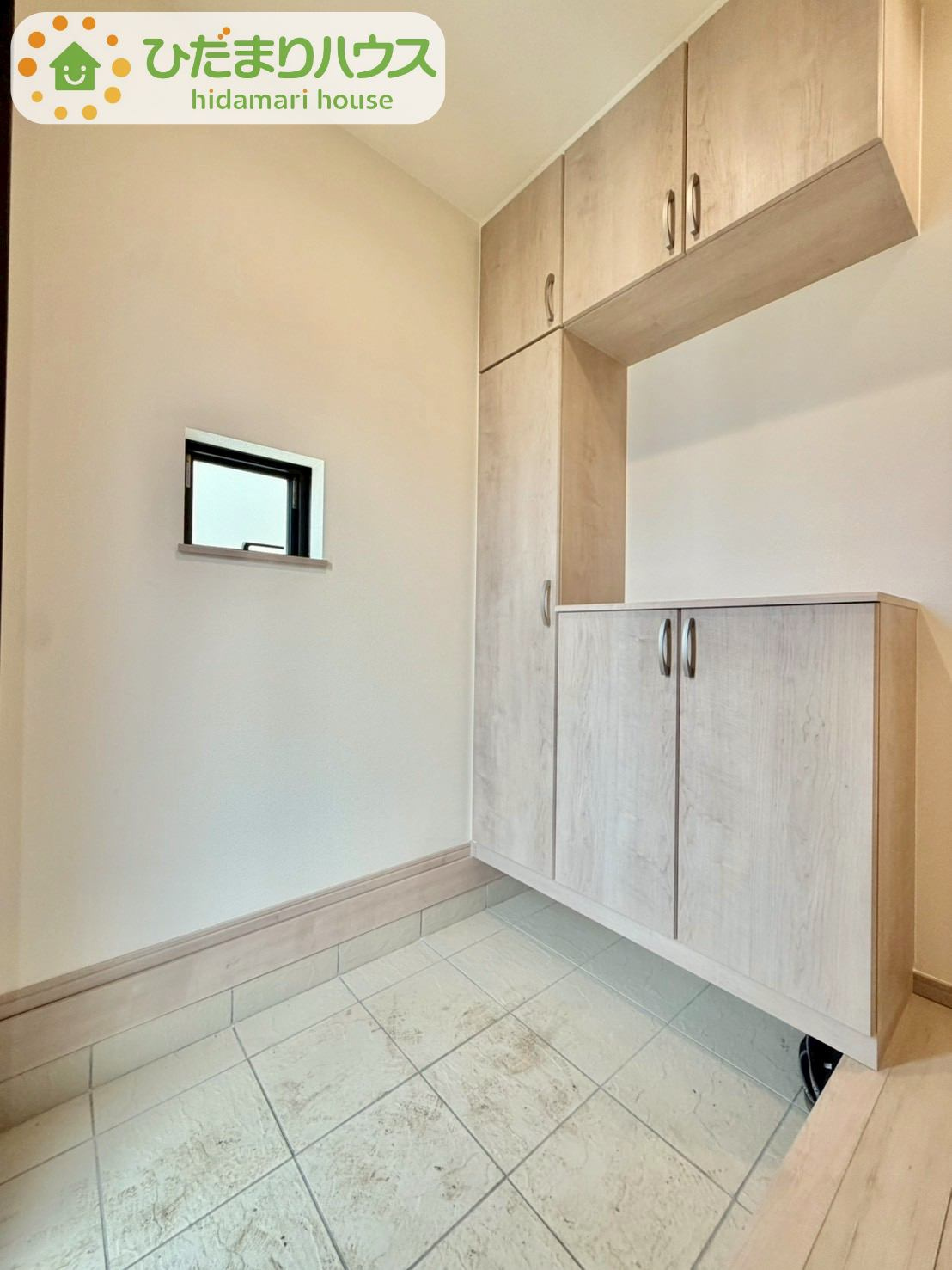 野田山崎2工区　新築戸建　2-G号棟の玄関|飾り棚としても演出できるコの字型の下駄箱で、お客様を心地よくお迎え♪								
