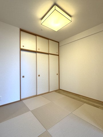 アルファパーク栗林駅南の和室
