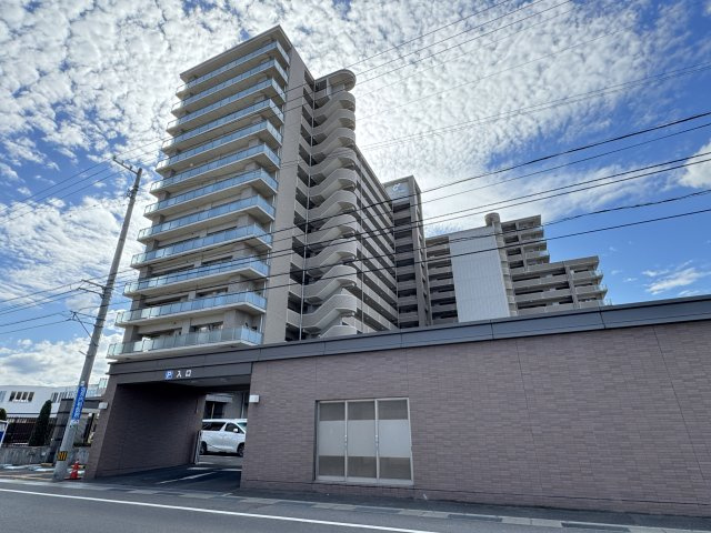 アルファパーク栗林駅南の外観