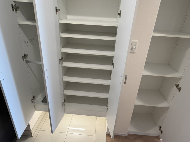 アトラス中野中央の玄関