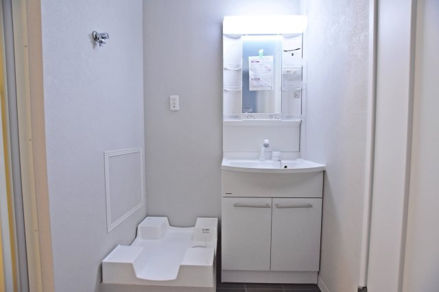 新大阪スカイハイツの独立洗面台