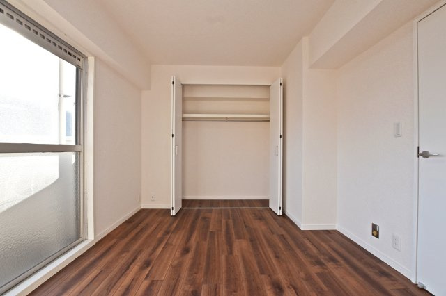 新大阪スカイハイツの洋室