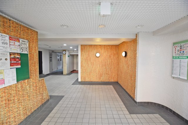 新大阪スカイハイツのエントランス