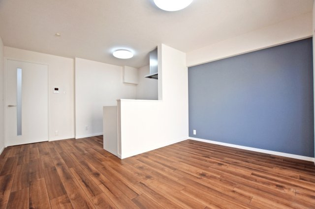 新大阪スカイハイツの居間・リビング