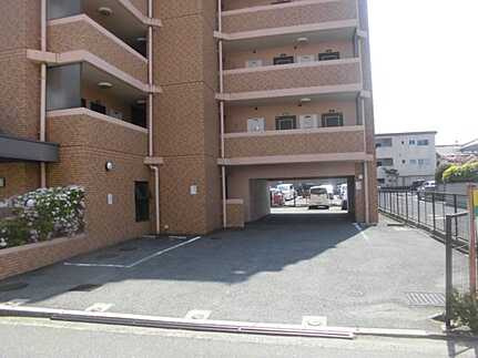 ライオンズマンション空港通りの駐車場