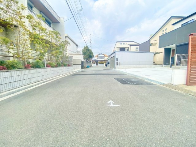 荻野３丁目　２号棟の前面道路含む現地写真|ご購入までの流れ、住宅ローンのこと、保険のこと、ひとりひとりのお客様のライフプランに合ったご提案をいたします!