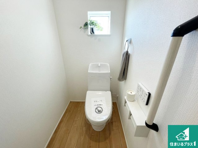 東近江市林田町　第1・2期　新築一戸建てのトイレ|2ヶ所にあるので、朝の忙しい時間の順番待ちもなく、深夜の利用にも大変便利です。