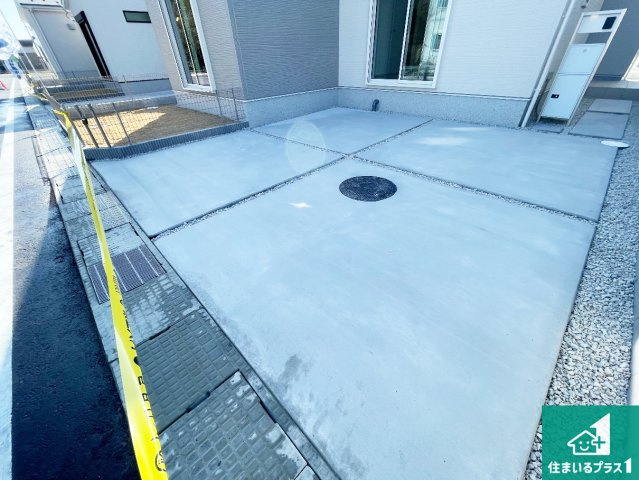 東近江市林田町　第1・2期　新築一戸建ての駐車場|並列2台駐車可能！ゆとりの駐車スペースで車庫入れもスムーズ！