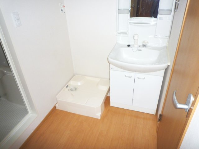 ソレジオ　レイの独立洗面台