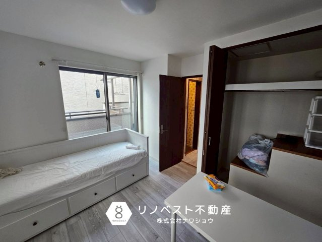 東大阪市大蓮北３丁目の洋室|クローゼット付きの約6.25帖の洋室。
バルコニーからの日差しも十分です◎