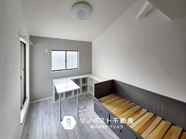 東大阪市大蓮北３丁目の洋室|約6帖の洋室です。
2面採光で明るく、子供部屋などにおすすめです♪