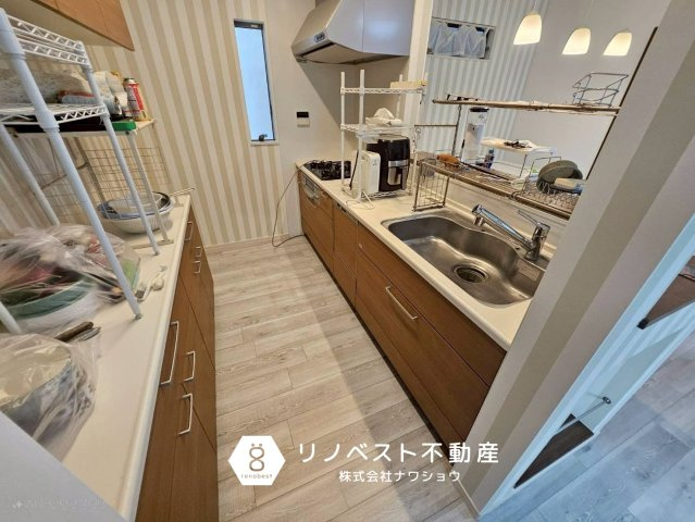 東大阪市大蓮北３丁目のキッチン|食洗機付きのカウンターキッチン。
収納も多いので、調理道具もスッキリ片付きます◎